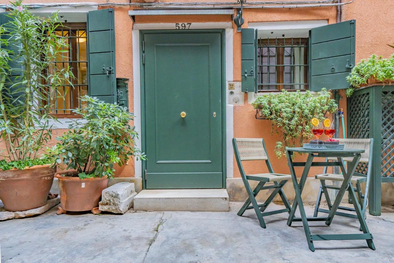 Apartamento Lo Squero 1 The Secret Courtyard In Dorsoduro Venecia Exterior foto