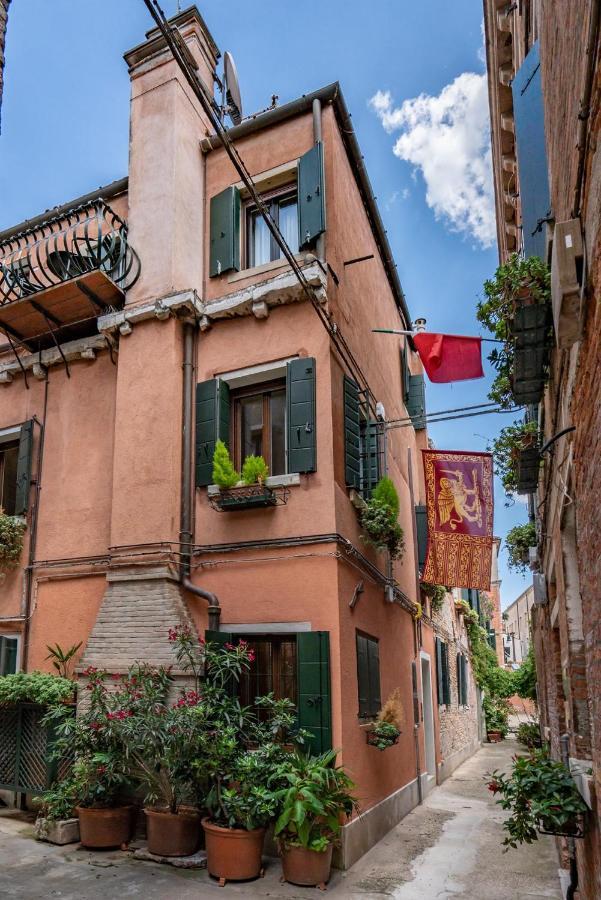Apartamento Lo Squero 1 The Secret Courtyard In Dorsoduro Venecia Exterior foto