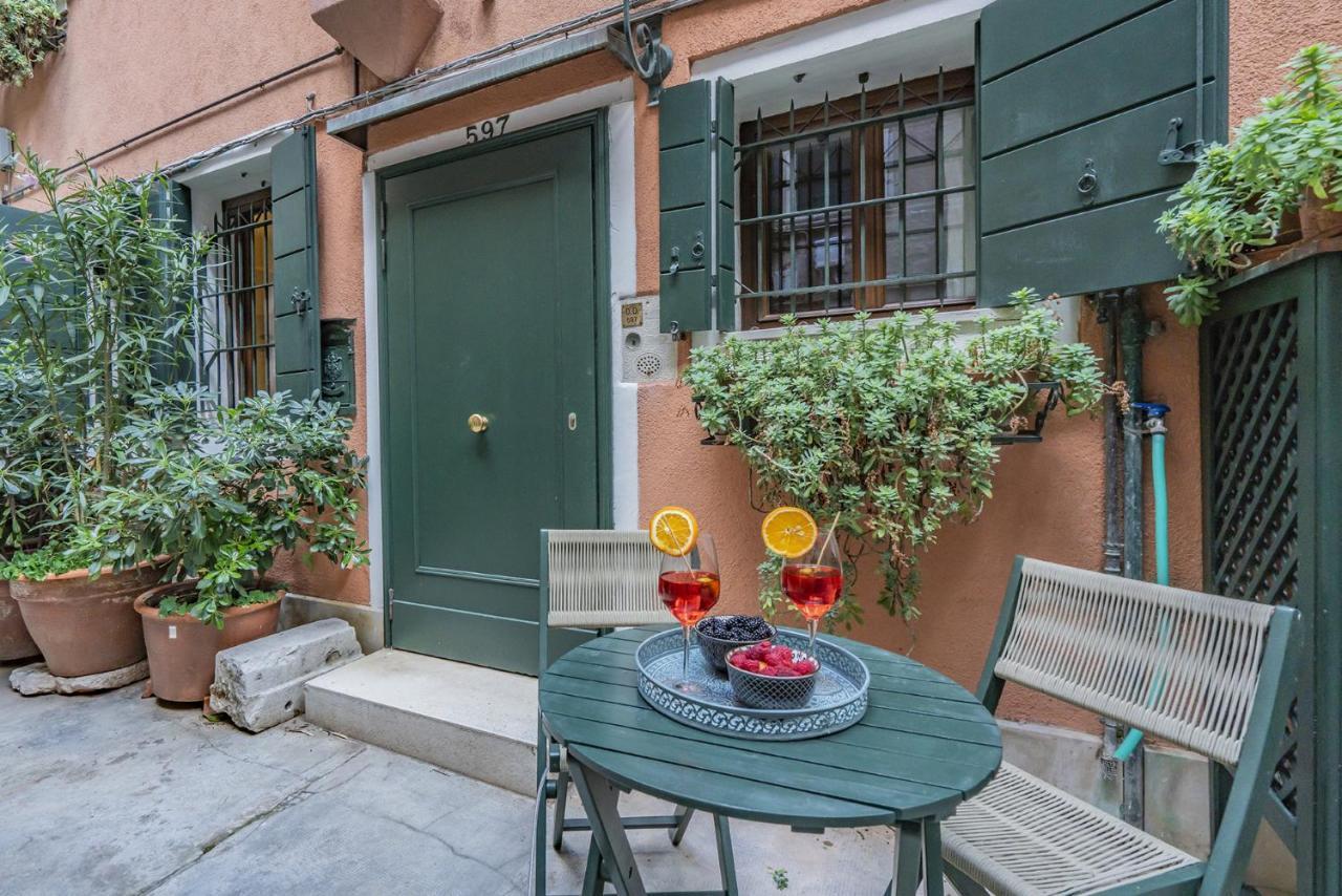 Apartamento Lo Squero 1 The Secret Courtyard In Dorsoduro Venecia Exterior foto